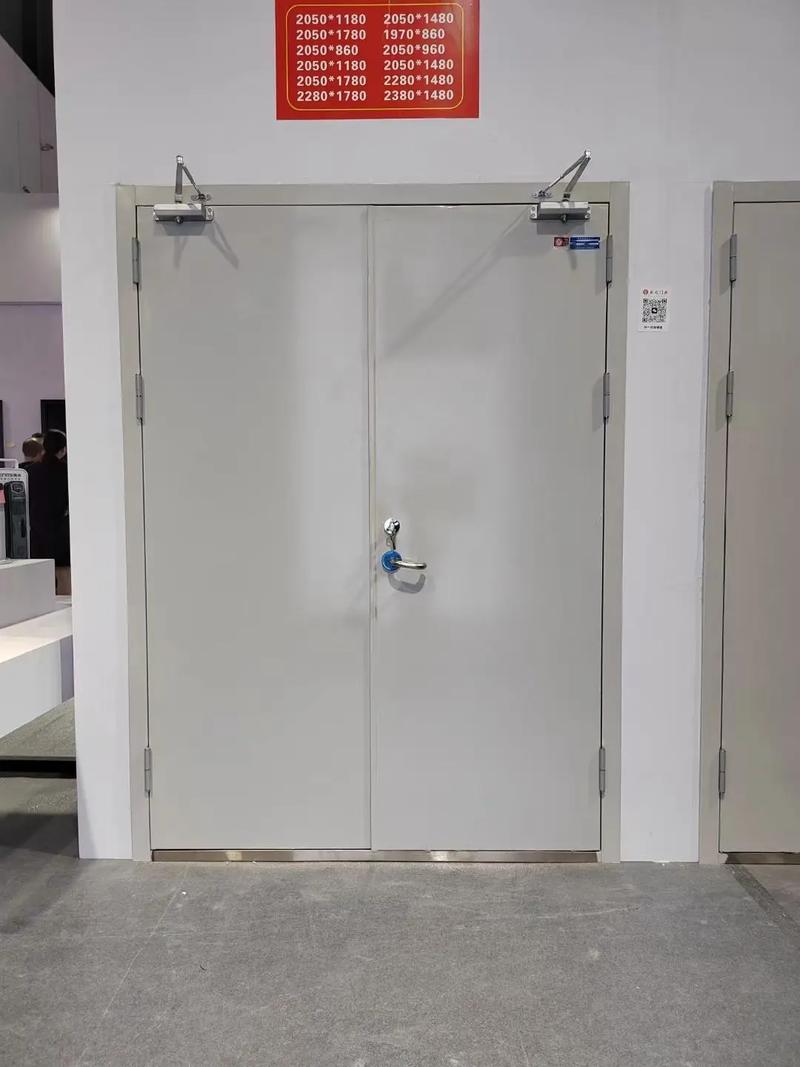 防火门现货供应 钢制乙级与钢木防火门的选择与优势